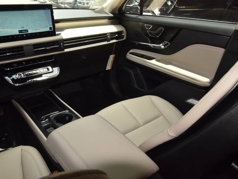 New 2026 Lincoln Corsair Premiere FWD image 17