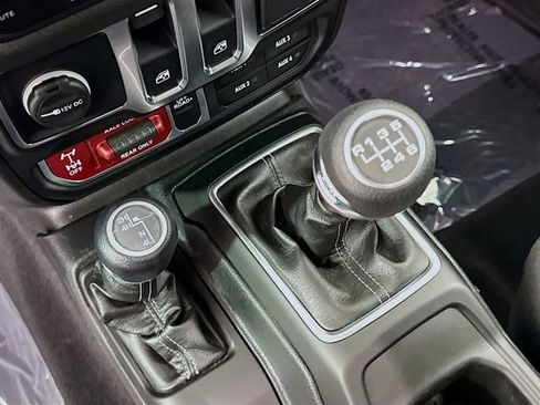 Used 2025 Jeep Wrangler Willys image 16