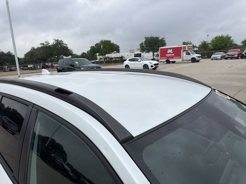 Used 2022 Toyota Corolla Cross LE FWD image 5