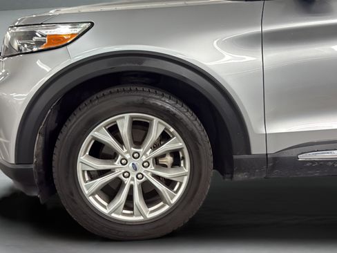 Used 2023 Ford Explorer XLT w/ Equipment Group 202A RWD image 32