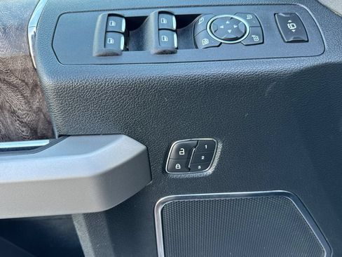 Used 2019 Ford F250 Lariat w/ Lariat Ultimate Package AWD/4WD image 11