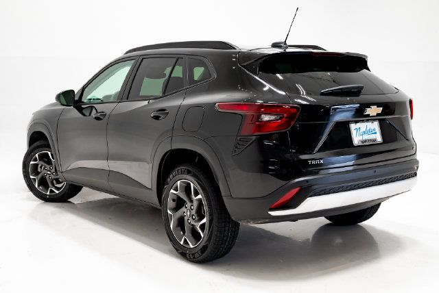 Used 2025 Chevrolet Trax LT w/ Driver Confidence Package FWD image 29