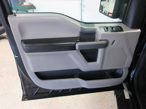 Used 2017 Ford F150 XLT w/ Equipment Group 301A Mid AWD/4WD image 19