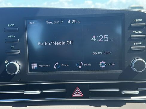 Certified 2024 Hyundai Elantra SE FWD image 23