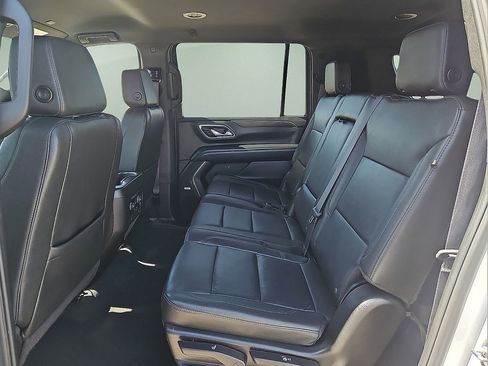 Used 2024 Chevrolet Suburban LT RWD image 14