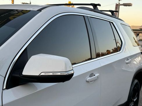 Used 2022 Chevrolet Traverse LT image 8