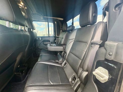 Used 2023 Jeep Gladiator Sport AWD/4WD image 13