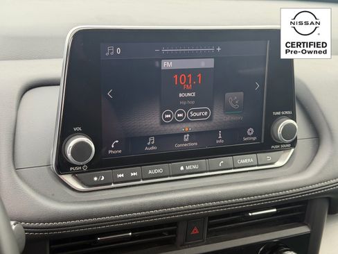 Certified 2025 Nissan Rogue SV FWD image 25