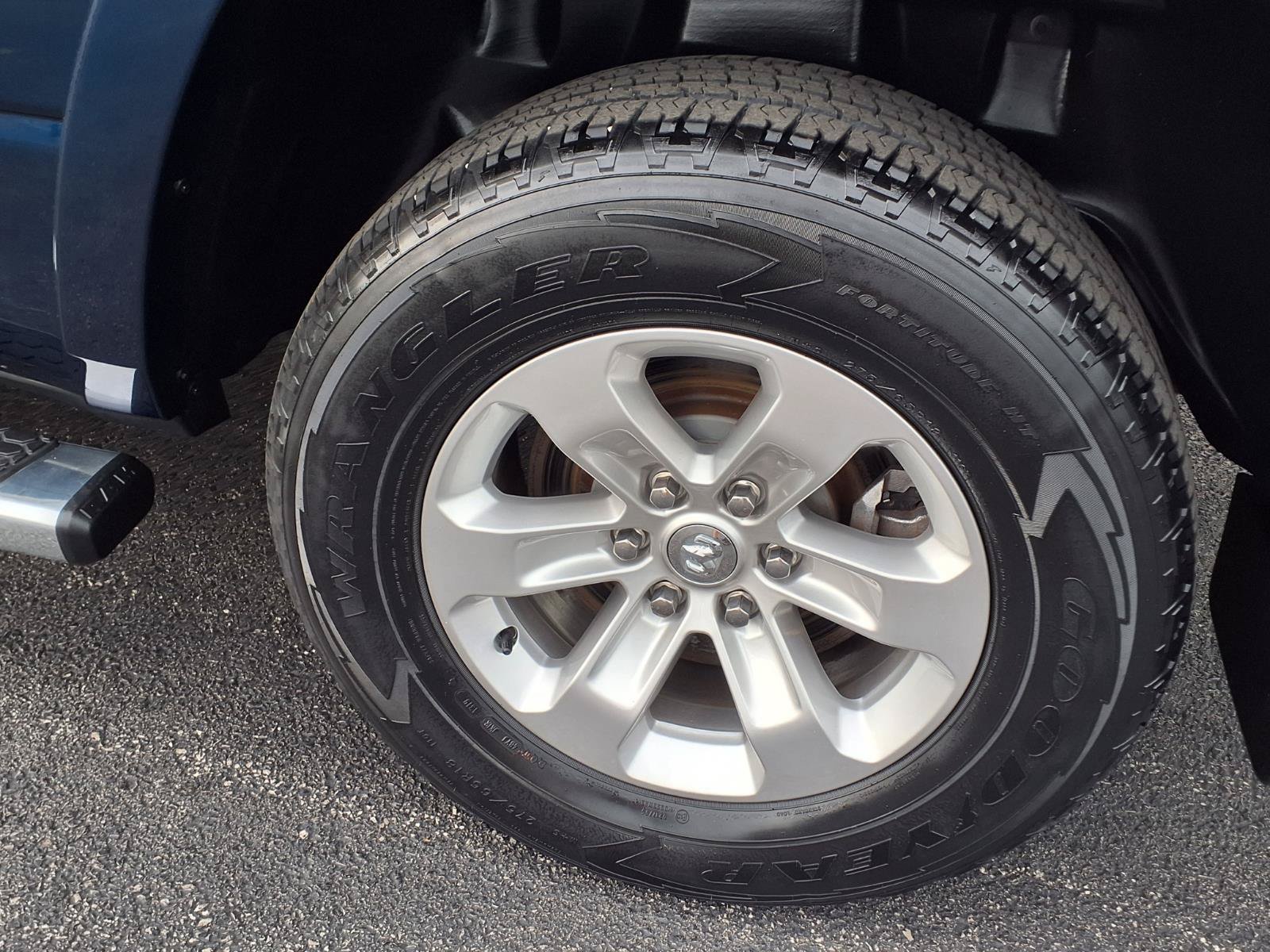 Used 2019 RAM 1500 Laramie RWD image 9