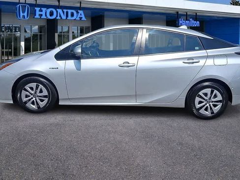 Used 2017 Toyota Prius Four FWD image 5