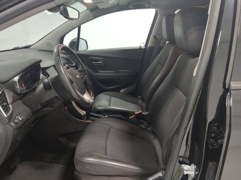 Used 2022 Chevrolet Trax LT w/ LT Convenience Package AWD/4WD image 17