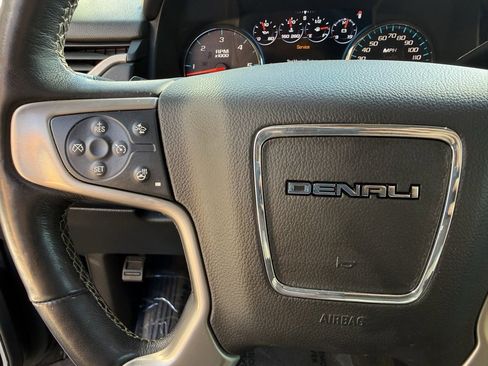 Used 2018 GMC Yukon Denali image 17
