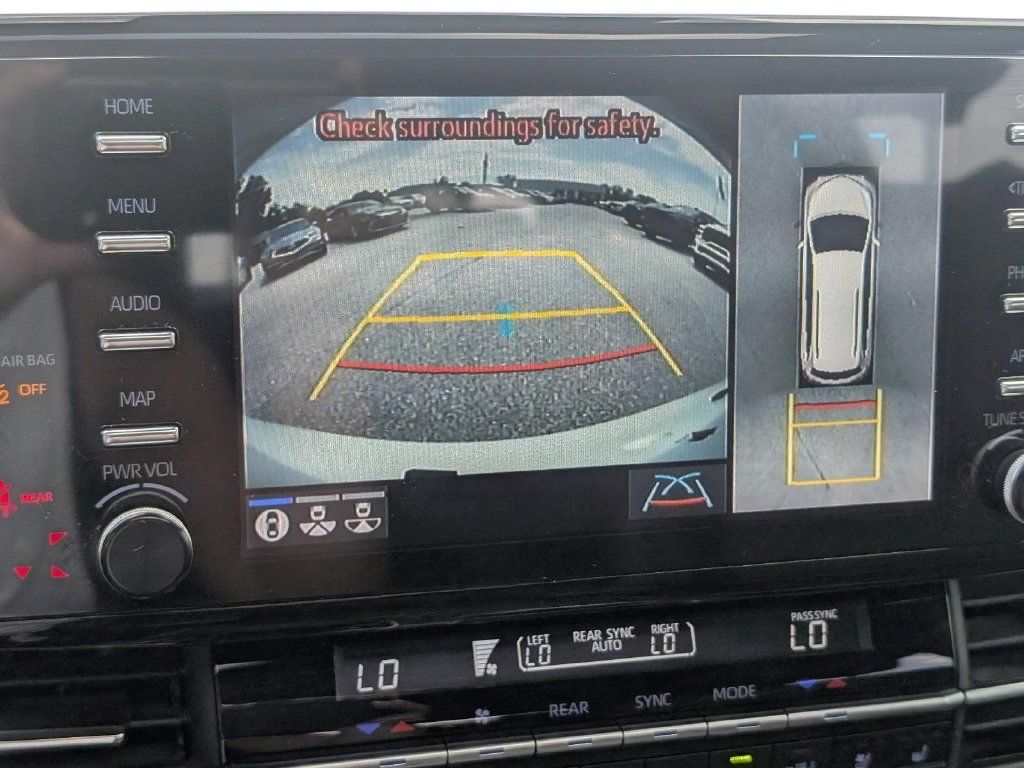 Used 2023 Toyota Sienna Platinum FWD image 27