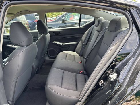 Used 2025 Nissan Altima 2.5 SV FWD image 22