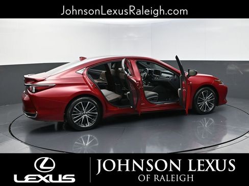 Used 2023 Lexus ES 300h w/ Premium Package image 31