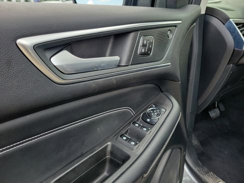 Used 2024 Ford Edge Titanium image 18