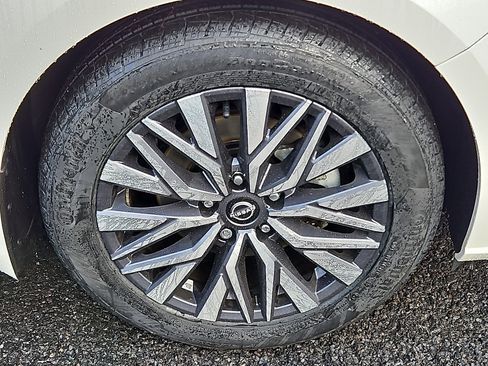 Certified 2023 Nissan Altima 2.5 SV FWD image 8