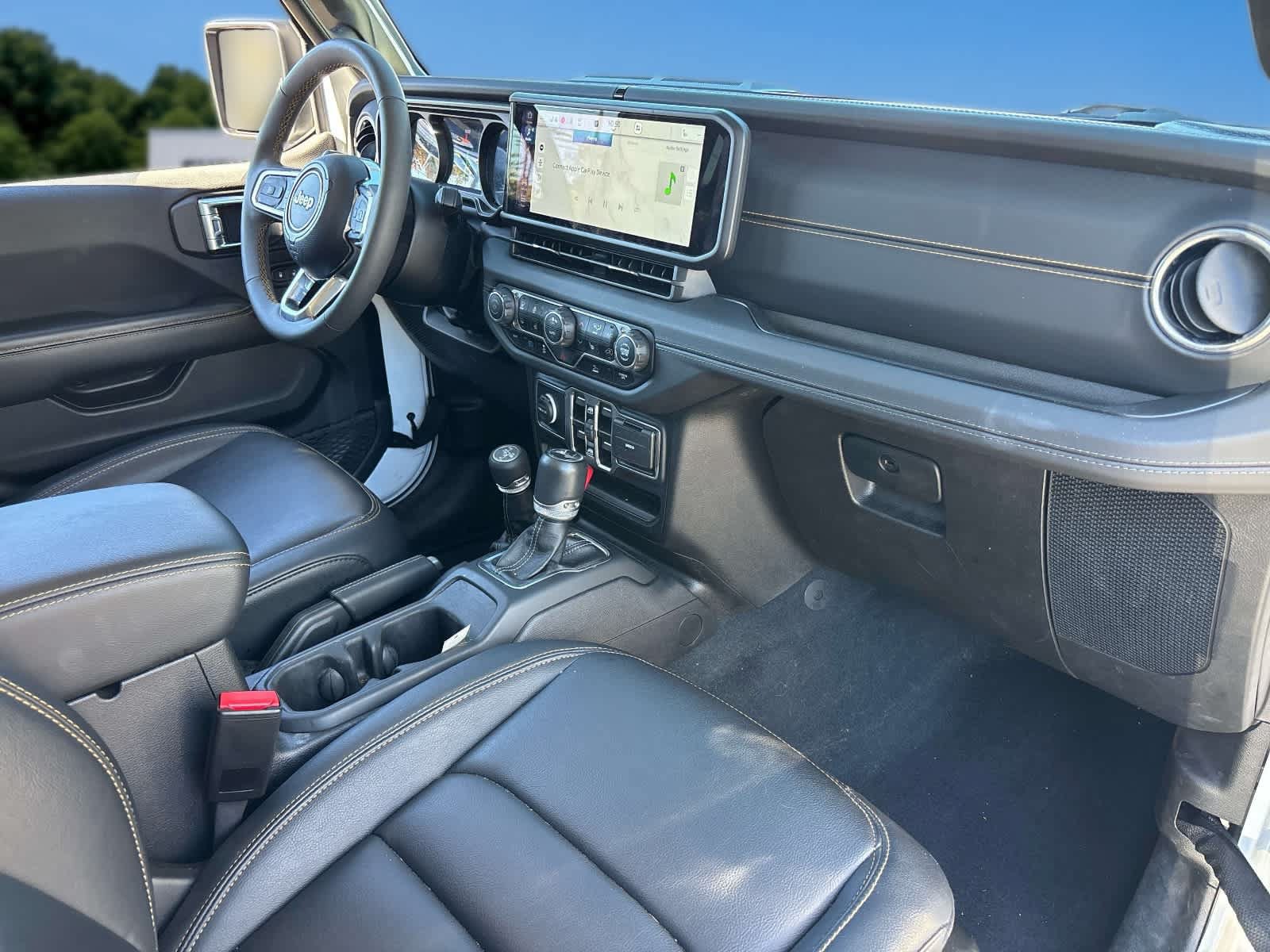 Used 2024 Jeep Wrangler Unlimited Sahara AWD/4WD image 17