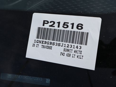 Used 2025 Chevrolet Traverse LT FWD image 43