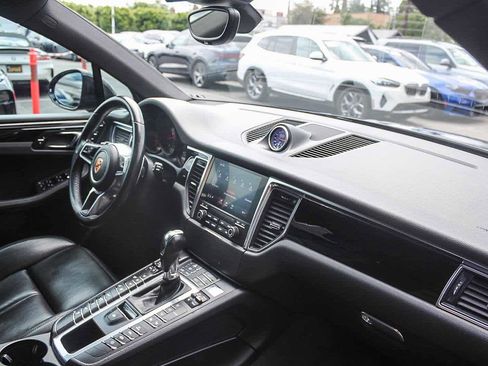 Used 2018 Porsche Macan Sport Edition AWD/4WD image 16