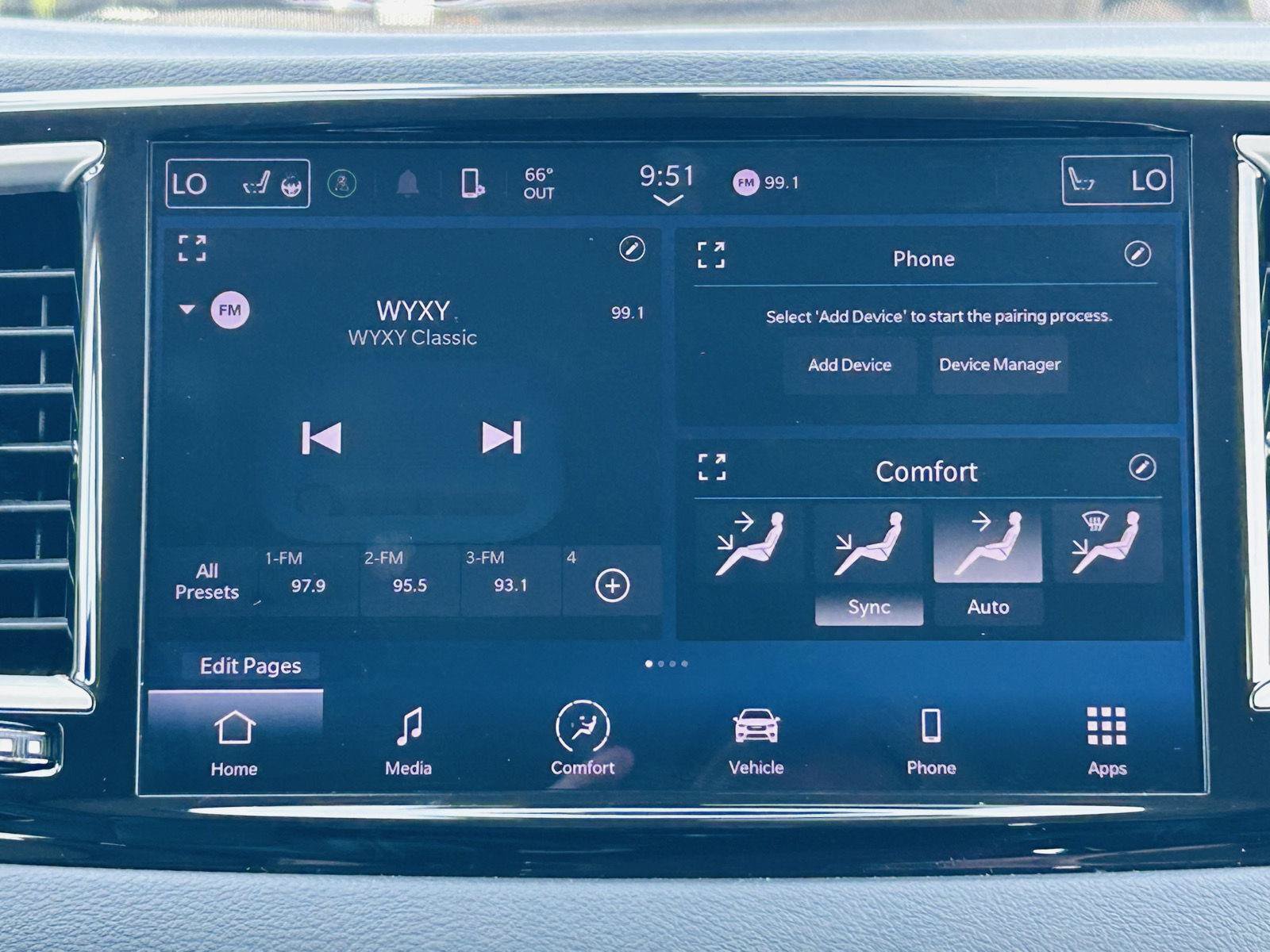Used 2023 Chrysler Pacifica Touring-L FWD image 20