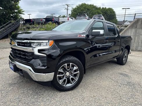Used 2023 Chevrolet Silverado 1500 LT AWD/4WD image 2