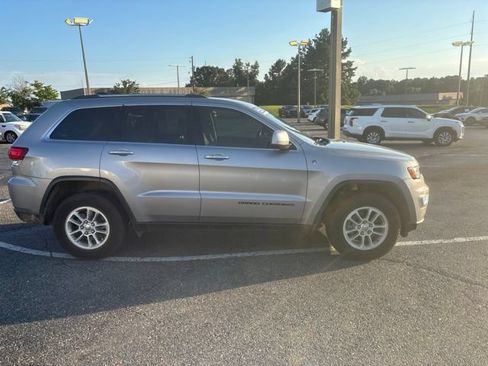 Used 2020 Jeep Grand Cherokee Laredo AWD/4WD image 2