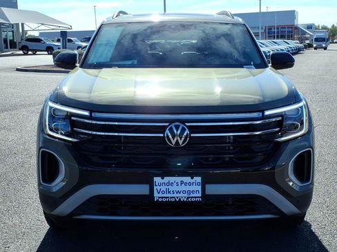 Certified 2025 Volkswagen Atlas Peak Edition SE image 2