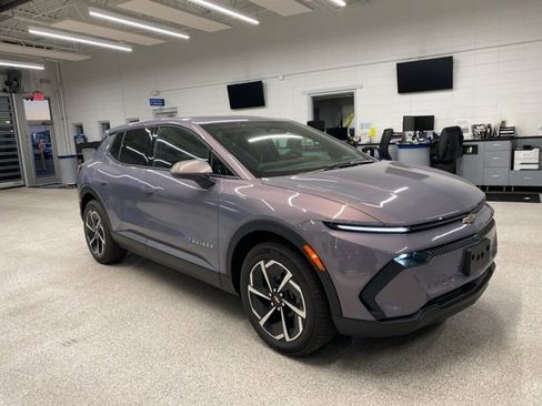 New 2026 Chevrolet Equinox EV LT image 3