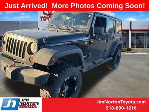 Used 2013 Jeep Wrangler Unlimited Sport image 2