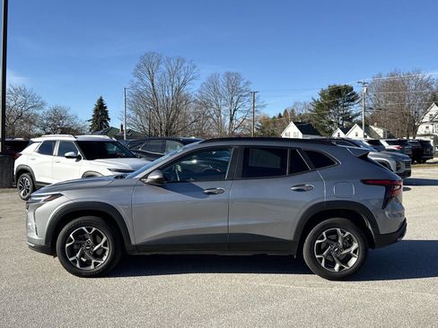 Used 2024 Chevrolet Trax LT w/ Driver Confidence Package image 4