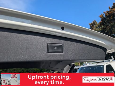 Used 2024 Volkswagen Tiguan SE AWD/4WD image 11