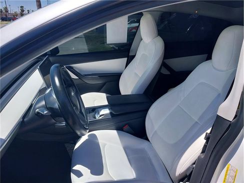 Used 2021 Tesla Model Y Long Range AWD/4WD image 11