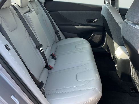 Certified 2025 Hyundai Elantra Limited FWD image 17