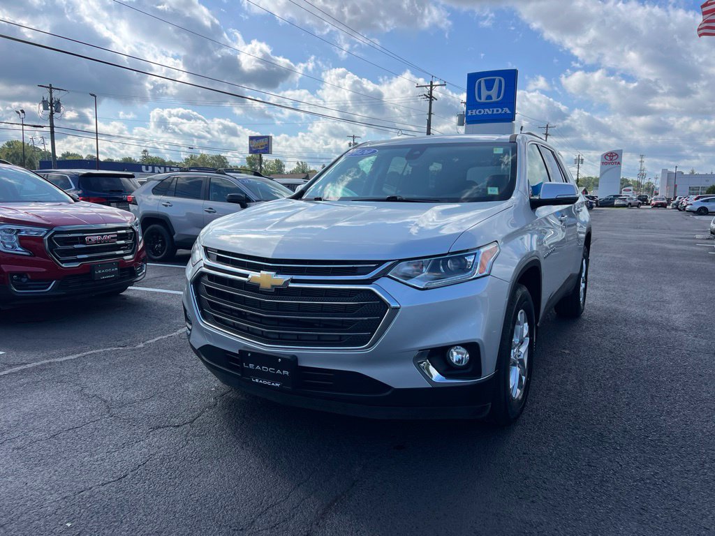 Used 2020 Chevrolet Traverse LT w/ Driver Confidence II Package AWD/4WD image 1