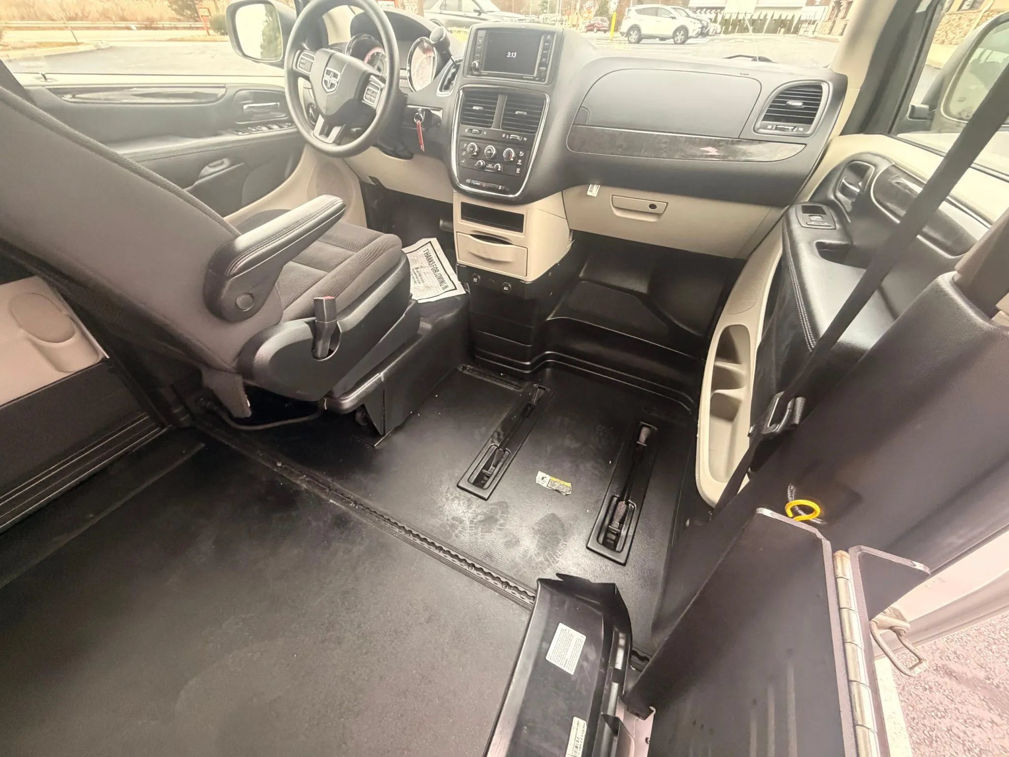 Used 2019 Dodge Grand Caravan SE FWD image 10
