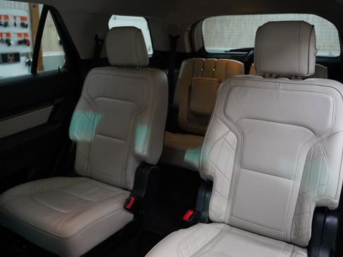 Used 2016 Ford Explorer Platinum image 33