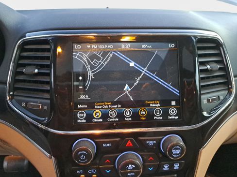 Used 2021 Jeep Grand Cherokee Limited w/ Sun & Sound Group RWD image 21