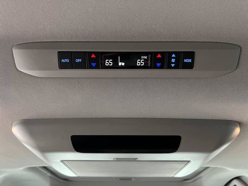 Used 2022 Toyota Sienna XLE w/ XLE Plus Package FWD image 24