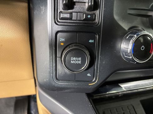 Used 2023 Ford F350 Lariat w/ Tow Technology Package image 15