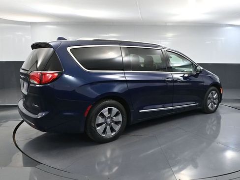 Used 2018 Chrysler Pacifica Limited w/ Advanced Safetytec Group FWD image 4