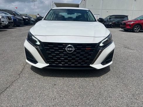Used 2023 Nissan Altima 2.5 SR FWD image 2