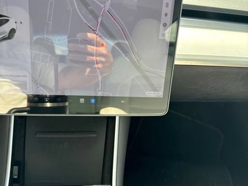 Used 2020 Tesla Model 3 Standard Range Plus RWD image 9