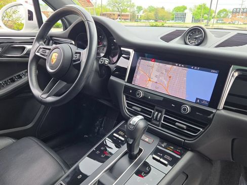 Used 2024 Porsche Macan AWD/4WD image 7