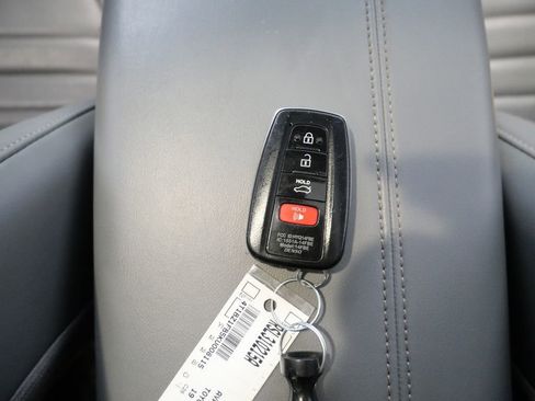 Used 2019 Toyota Avalon Touring w/ Advanced Safety Package FWD image 30