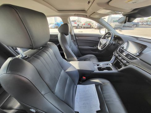 Used 2019 Honda Accord Touring image 8