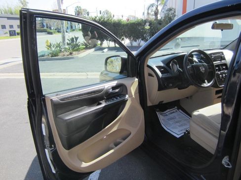 Used 2013 Dodge Grand Caravan SE image 23