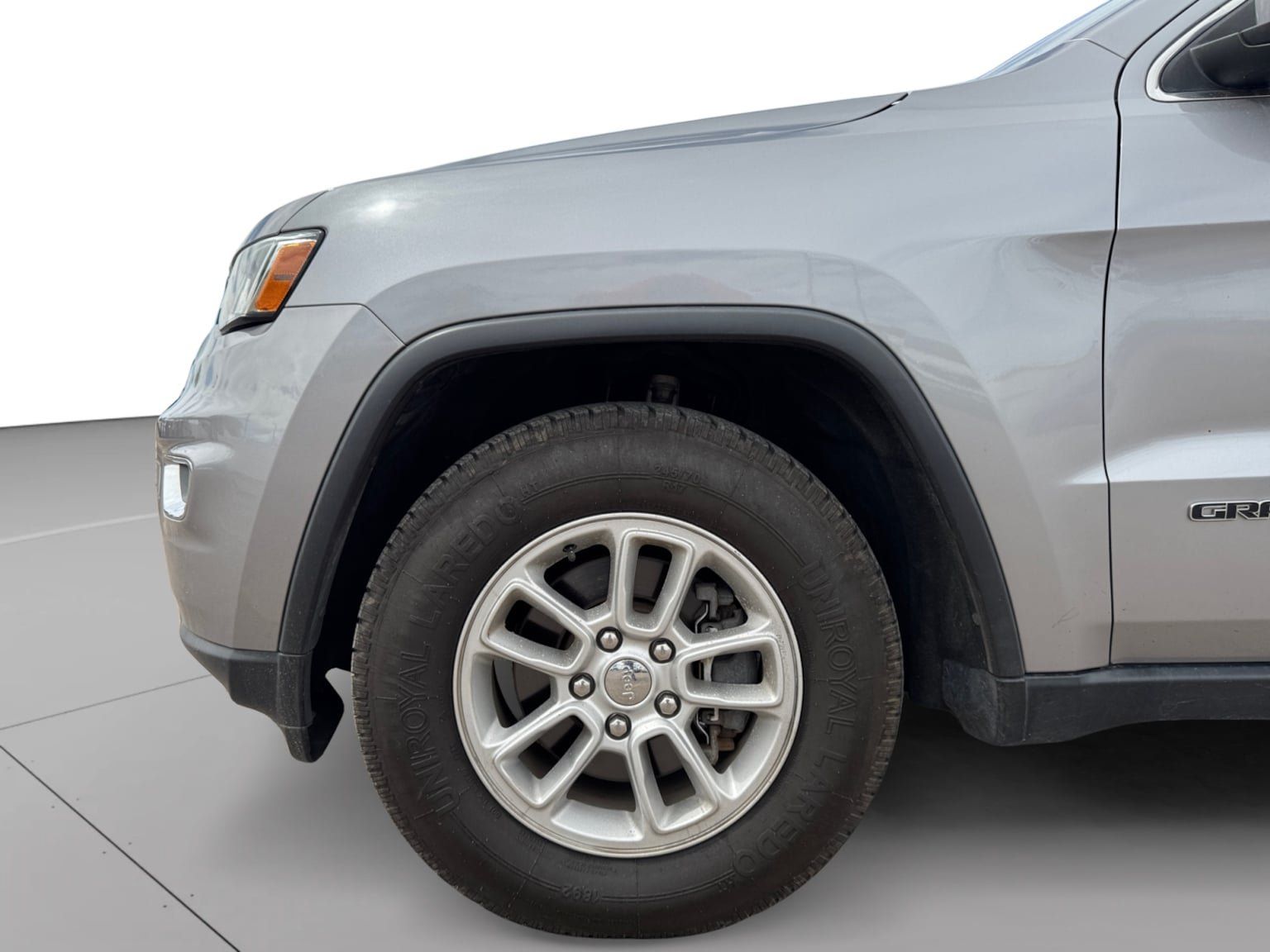 Used 2019 Jeep Grand Cherokee Laredo AWD/4WD image 9