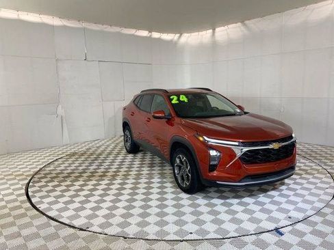 Used 2024 Chevrolet Trax LT w/ Driver Confidence Package FWD image 1