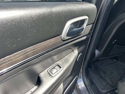 Used 2015 Jeep Grand Cherokee High Altitude AWD/4WD image 9